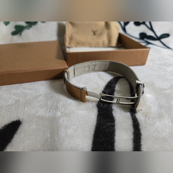 💯 Authentic Louis Vuitton Epi Leather Good Luck Bracelet with Box and Dustbag - Picture 7 of 12